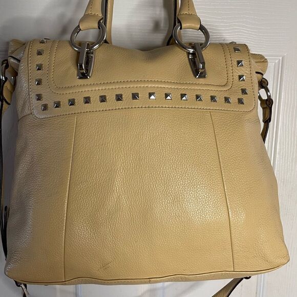 B Makowsky leather cream satchel/Shoulder bag silver tone studs accent - Picture 2 of 14